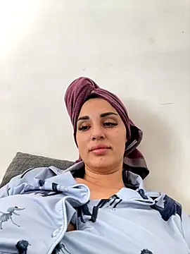 Giullyaxx online show from 10/16/25, 10:38