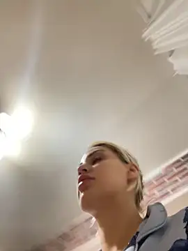 Giullyaxx online show from 10/22/25, 05:24