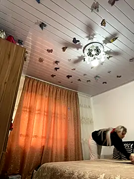 Giullyaxx online show from 11/06/25, 08:59