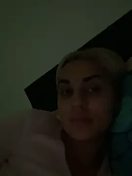 Giullyaxx online show from 11/14/25, 02:27