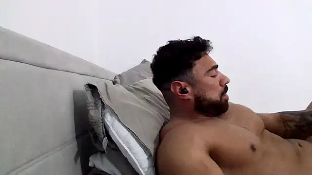 Snapshot of GymKing99 chatting on 02/05/26, 12:10 GymKing99 online show from 02/05/26, 12:10