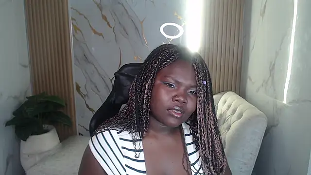 Snapshot of Soffia_b chatting on 10/19/25, 03:07 Soffia b online show from 10/19/25, 03:07
