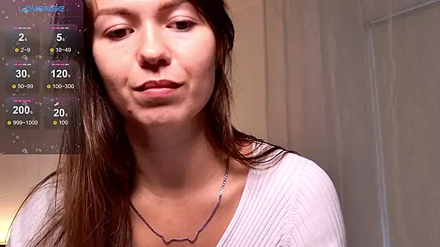 Snapshot of EllaCanny chatting on 10/06/25, 06:11 EllaCanny online show from 10/06/25, 06:11