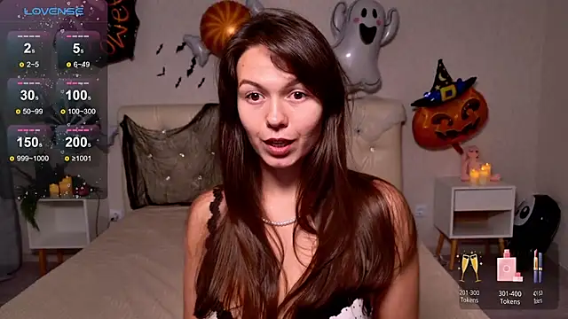 Snapshot of EllaCanny chatting on 10/29/25, 05:42 EllaCanny online show from 10/29/25, 05:42