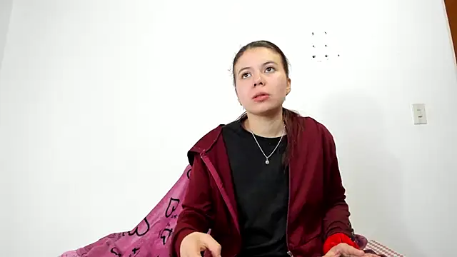Valen tina online show from 09/29/25, 12:21