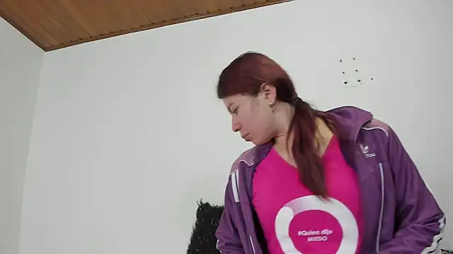 Valen tina online show from 10/10/25, 12:26