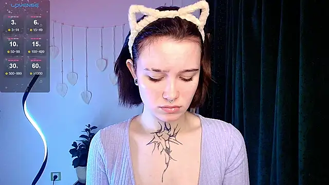 Snapshot of Elastikisss chatting on 10/13/25, 02:33 Elastikisss online show from 10/13/25, 02:33