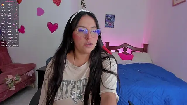 Snapshot of SophieLAmour chatting on 09/28/25, 10:48 SophieLAmour online show from 09/28/25, 10:48