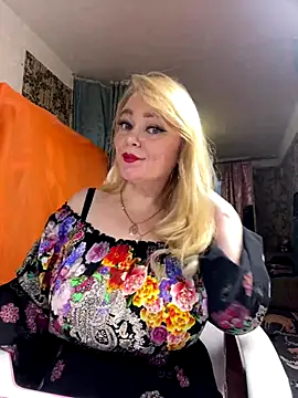 Snapshot of Sweet-blonde chatting on 11/06/25, 12:50 Sweet-blonde online show from 11/06/25, 12:50