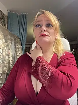 Snapshot of Sweet-blonde chatting on 11/11/25, 10:43 Sweet-blonde online show from 11/11/25, 10:43