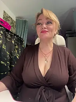 Snapshot of Sweet-blonde chatting on 06/21/26, 10:01 Sweet-blonde online show from 06/21/26, 10:01
