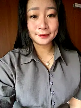 violet-00 online show from 10/20/25, 01:06