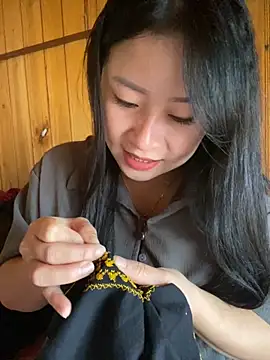 violet-00 online show from 10/28/25, 12:58