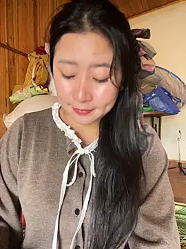 violet-00 online show from 10/29/25, 02:47