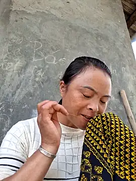 xuxulovezz online show from 10/13/25, 02:55