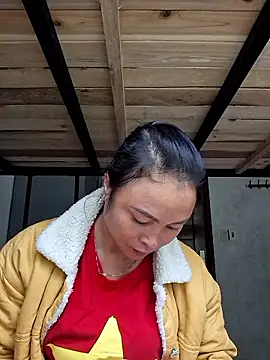 xuxulovezz online show from 10/25/25, 04:42