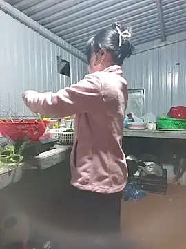 Helen-Tran online show from 11/28/25, 12:08