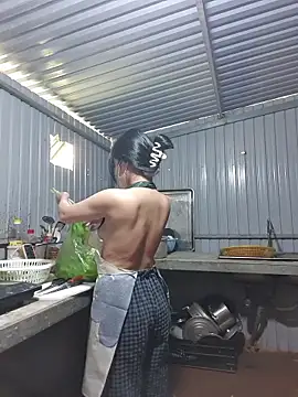 Helen-Tran online show from 12/18/25, 05:35