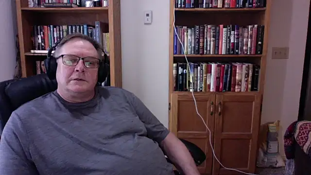 Vinyl22xh online show from 06/16/26, 12:02