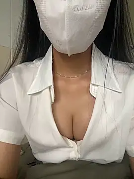 Snapshot of Linh247380 chatting on 10/11/25, 04:01 Linh247380 online show from 10/11/25, 04:01