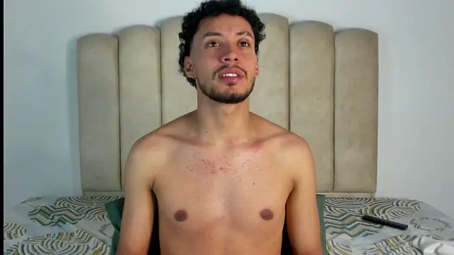 Snapshot of aroncooper1 chatting on 10/17/25, 06:16 aroncooper1 online show from 10/17/25, 06:16