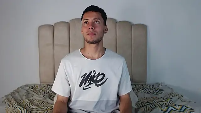 aroncooper1 online show from 03/06/26, 05:48