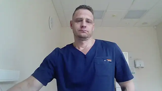 Snapshot of Freeze_Fire chatting on 10/18/25, 05:21 Freeze Fire online show from 10/18/25, 05:21