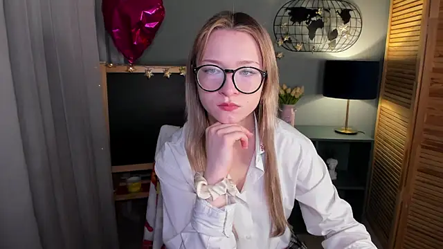 elliupp online show from 10/10/25, 08:35