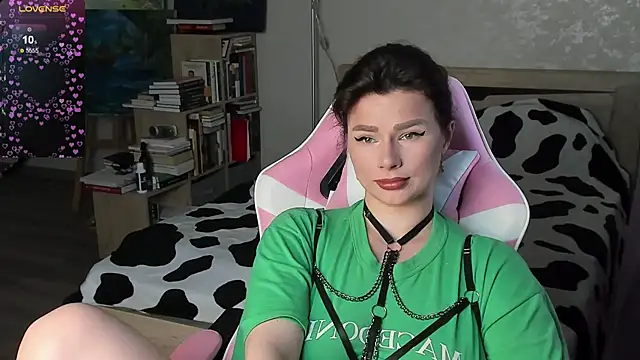 Snapshot of bbJ_one chatting on 06/27/26, 12:22 bbJ one online show from 06/27/26, 12:22