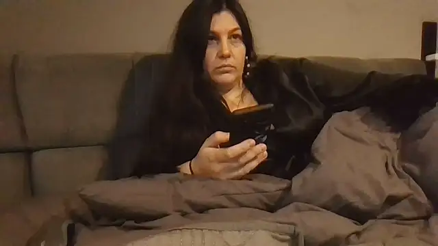 Snapshot of Feymaria chatting on 10/20/25, 02:06 Feymaria online show from 10/20/25, 02:06