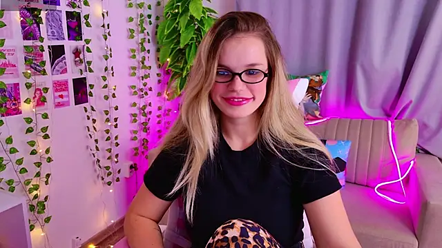 KellyHayden online show from 11/15/25, 03:52