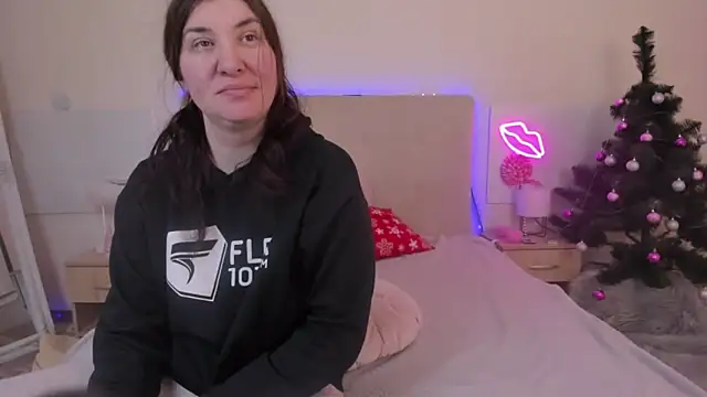 TrishaDarks online show from 01/08/26, 06:48