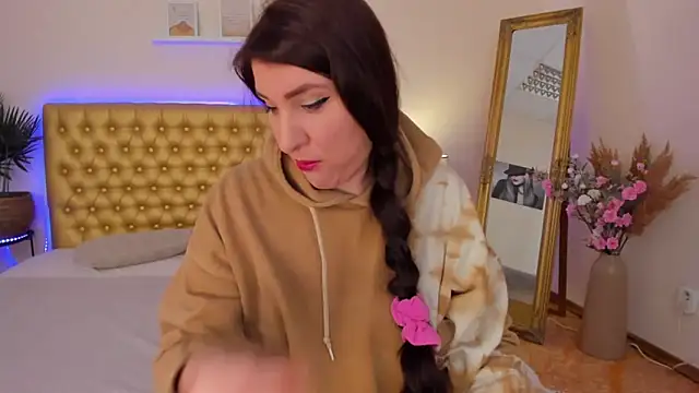 TrishaDarks online show from 03/12/26, 06:19