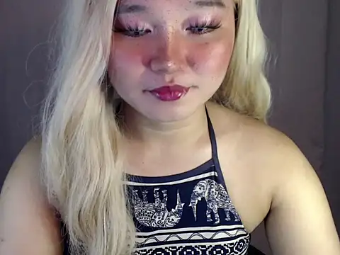 Snapshot of Eyes-on-me chatting on 10/21/25, 05:57 Eyes-on-me online show from 10/21/25, 05:57