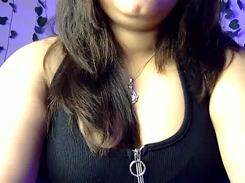 Aaliya02 online show from 11/18/25, 09:08