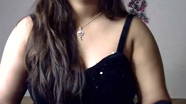 Aaliya02 online show from 06/18/26, 10:41