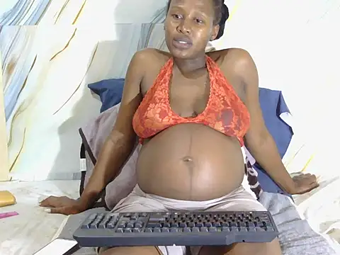 l4 love online show from 10/10/25, 08:08