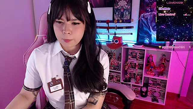 Snapshot of AnnieHikari chatting on 10/24/25, 08:38 AnnieHikari online show from 10/24/25, 08:38