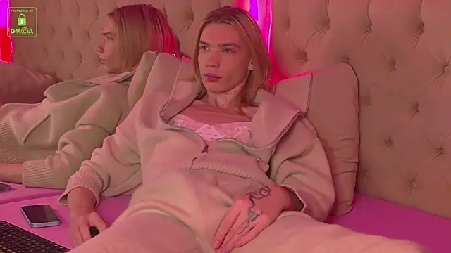 Snapshot of RobertDevine chatting on 10/17/25, 04:20 RobertDevine online show from 10/17/25, 04:20