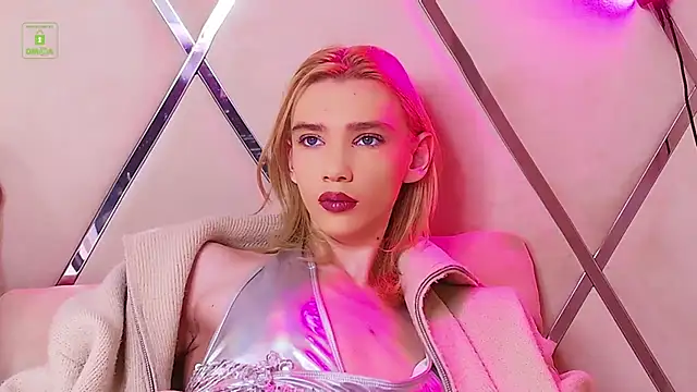 Snapshot of RobertDevine chatting on 11/16/25, 08:25 RobertDevine online show from 11/16/25, 08:25