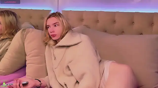 Snapshot of RobertDevine chatting on 12/16/25, 03:39 RobertDevine online show from 12/16/25, 03:39