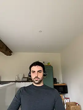 Snapshot of eauminerale chatting on 02/13/26, 01:07 eauminerale online show from 02/13/26, 01:07