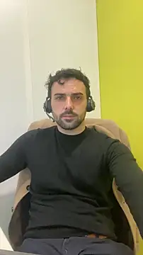 Snapshot of eauminerale chatting on 02/18/26, 10:33 eauminerale online show from 02/18/26, 10:33