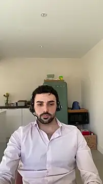 Snapshot of eauminerale chatting on 03/02/26, 10:11 eauminerale online show from 03/02/26, 10:11