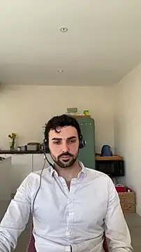 Snapshot of eauminerale chatting on 03/03/26, 10:21 eauminerale online show from 03/03/26, 10:21