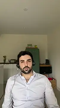 Snapshot of eauminerale chatting on 03/06/26, 09:50 eauminerale online show from 03/06/26, 09:50