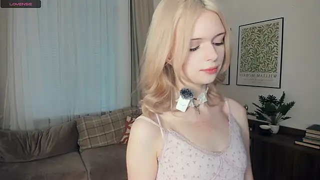 LaureMestler online show from 11/04/25, 07:29