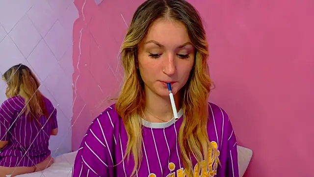 Anaayss  online show from 10/17/25, 04:59