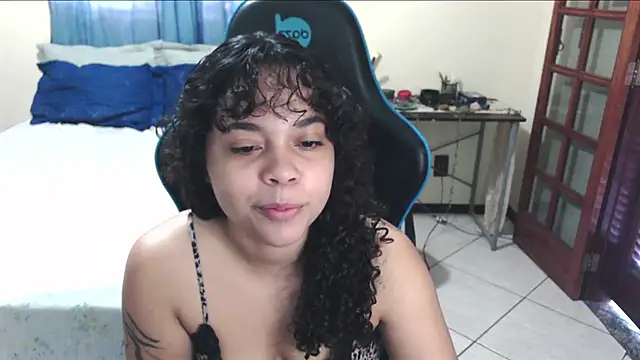 Snapshot of sweetamy326 chatting on 05/02/26, 12:43 sweetamy326 online show from 05/02/26, 12:43