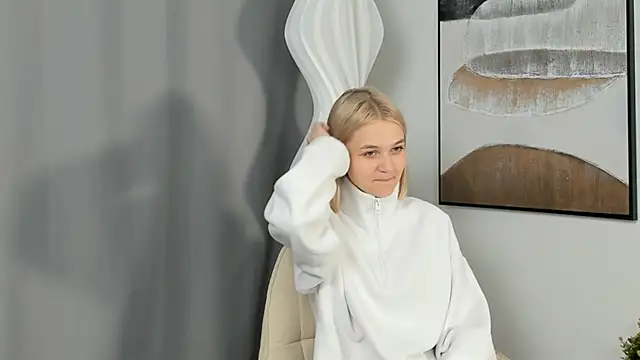 KelleDomin online show from 09/24/25, 09:01